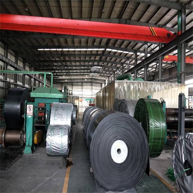 Cinta transportadora de caucho Ep reforzada con material resistente al calor y lona para uso industrial